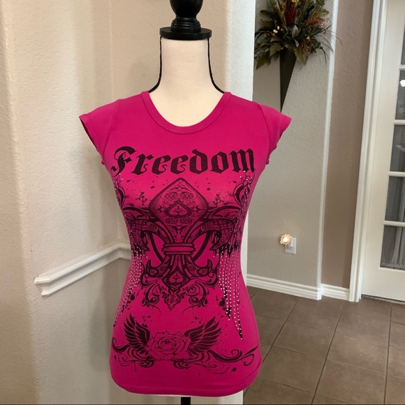 Hot Pink t-shirt with Freedom on front - Picture 1 of 13
